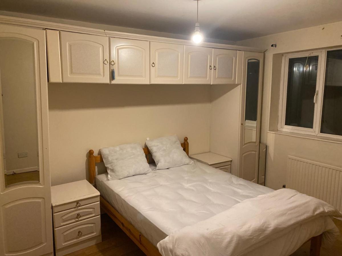 La Mansion Bed & Breakfast Уенсбъри Екстериор снимка