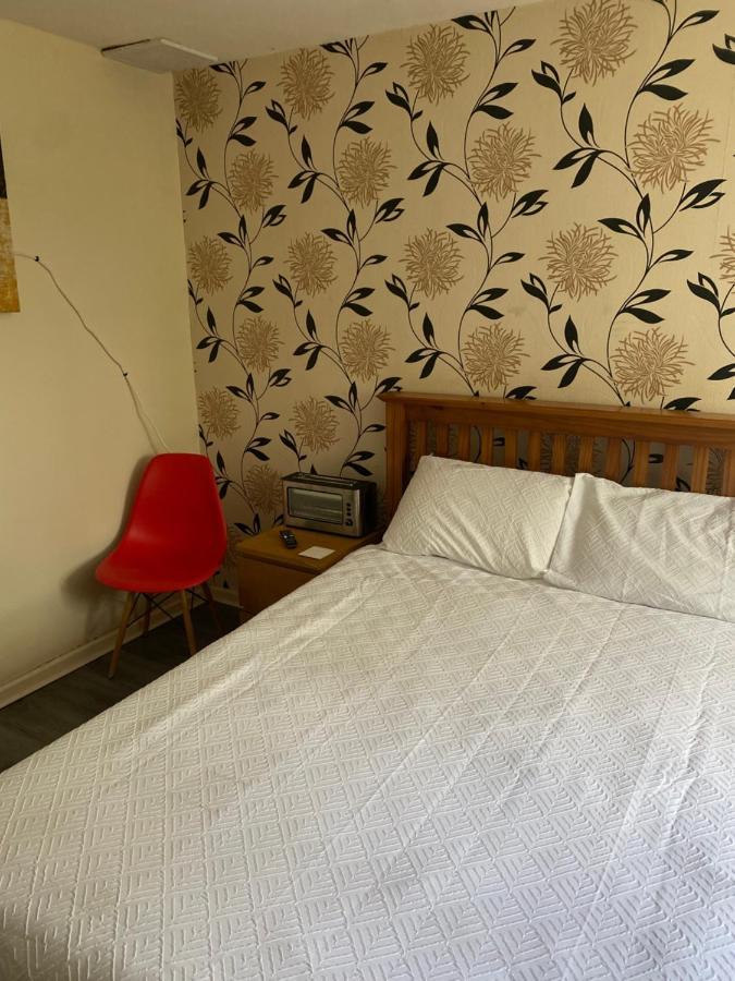La Mansion Bed & Breakfast Уенсбъри Екстериор снимка