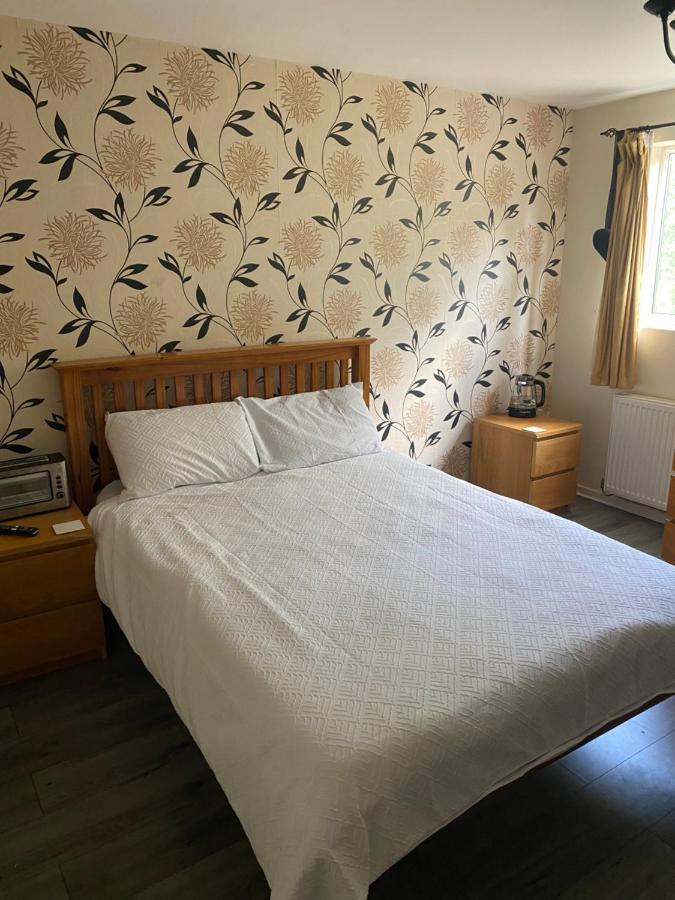 La Mansion Bed & Breakfast Уенсбъри Екстериор снимка